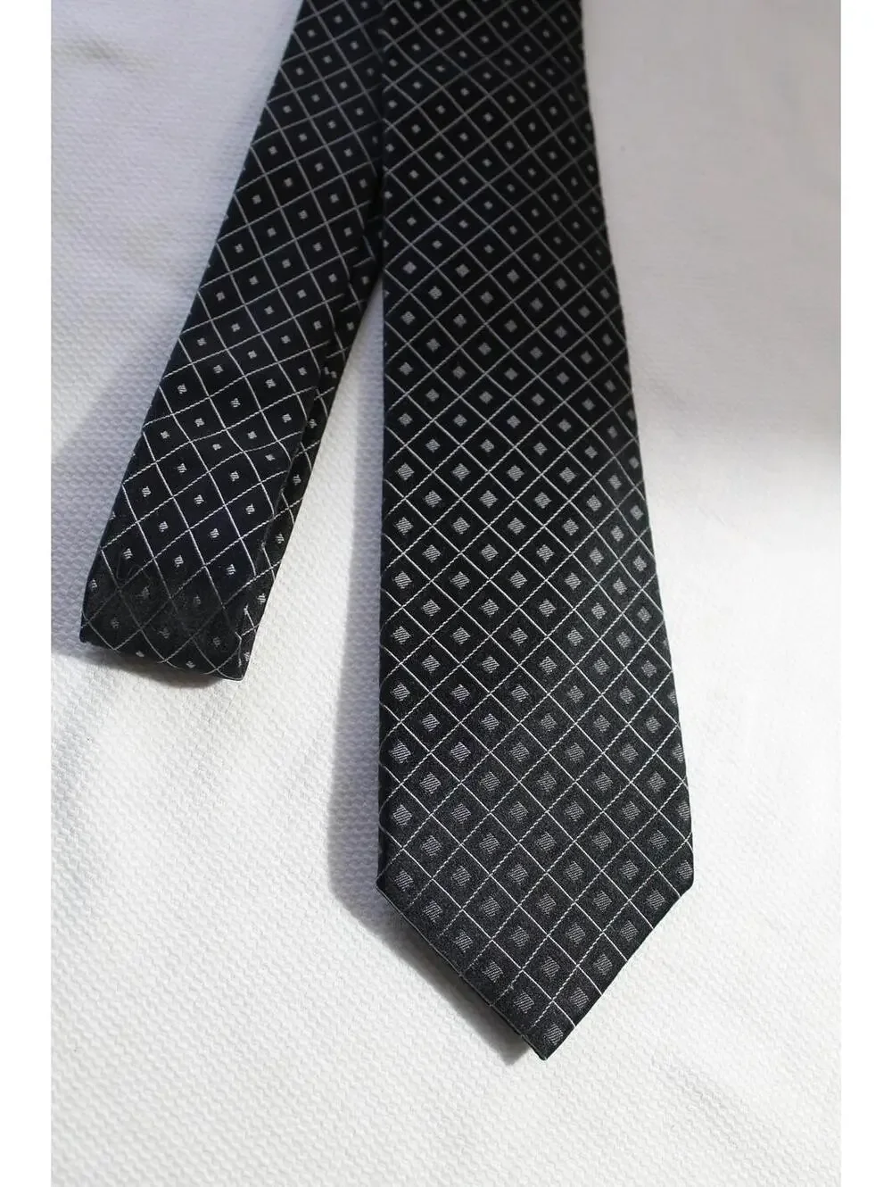 Vintage 80s Kenneth Cole REACTION Black & Gray Geometric Silk Necktie, 3.25 X 59